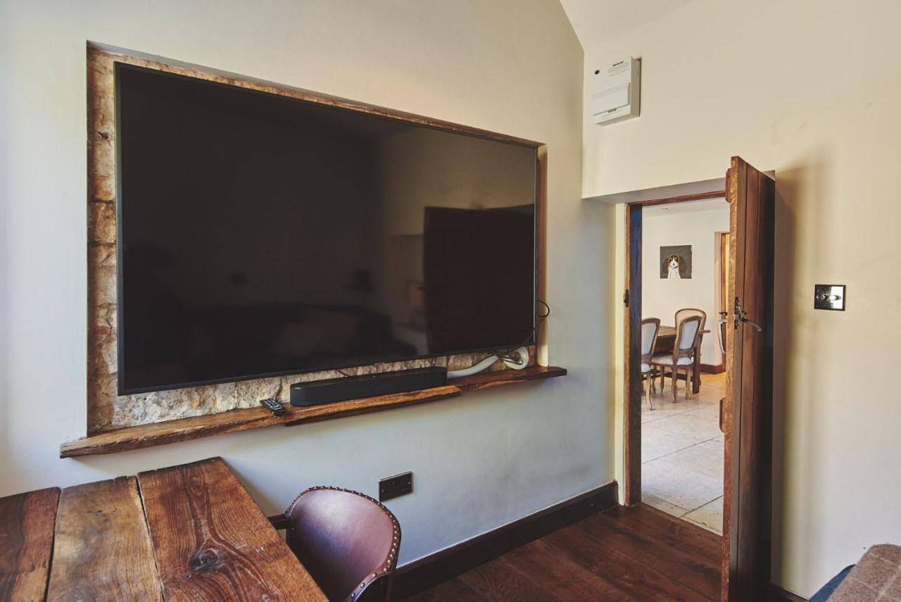 Large Stylish Luxury Cotswold Cottage - Ideal For Families, W/ Ev Charging Andoversford Esterno foto