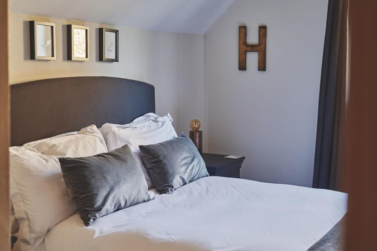 Large Stylish Luxury Cotswold Cottage - Ideal For Families, W/ Ev Charging Andoversford Esterno foto