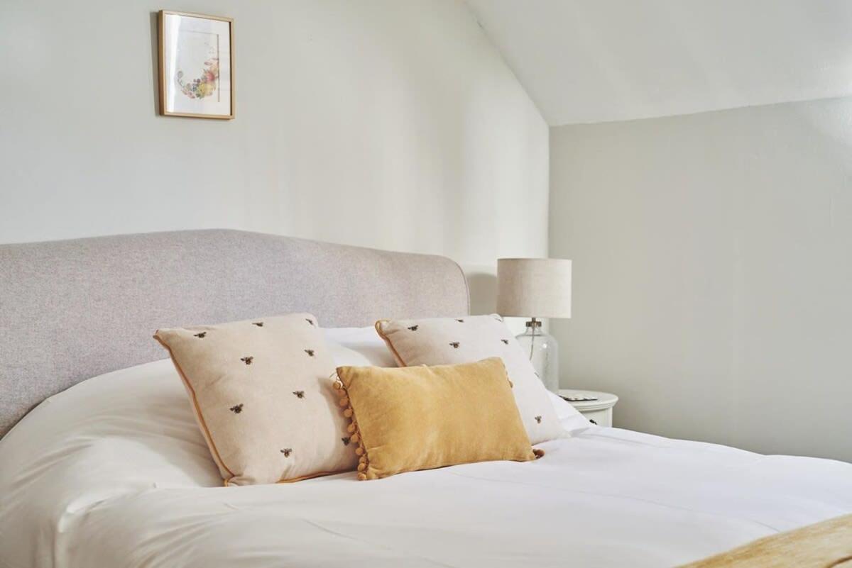 Large Stylish Luxury Cotswold Cottage - Ideal For Families, W/ Ev Charging Andoversford Esterno foto