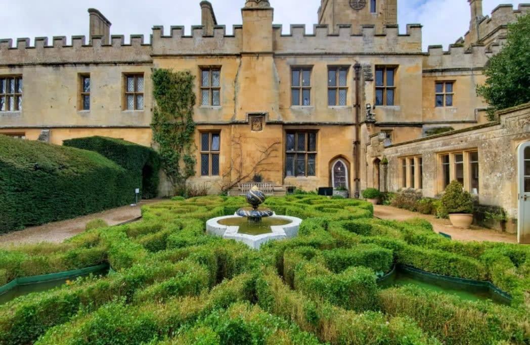 Large Stylish Luxury Cotswold Cottage - Ideal For Families, W/ Ev Charging Andoversford Esterno foto