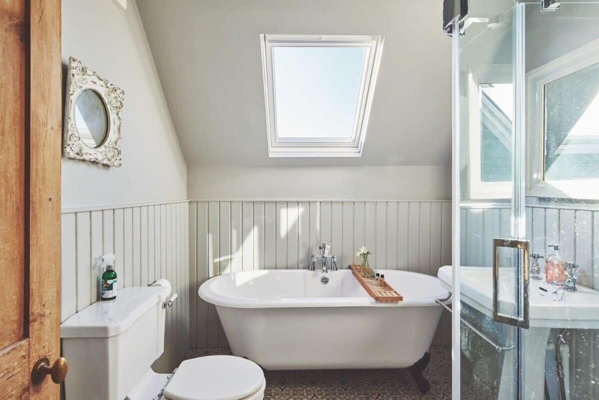 Large Stylish Luxury Cotswold Cottage - Ideal For Families, W/ Ev Charging Andoversford Esterno foto