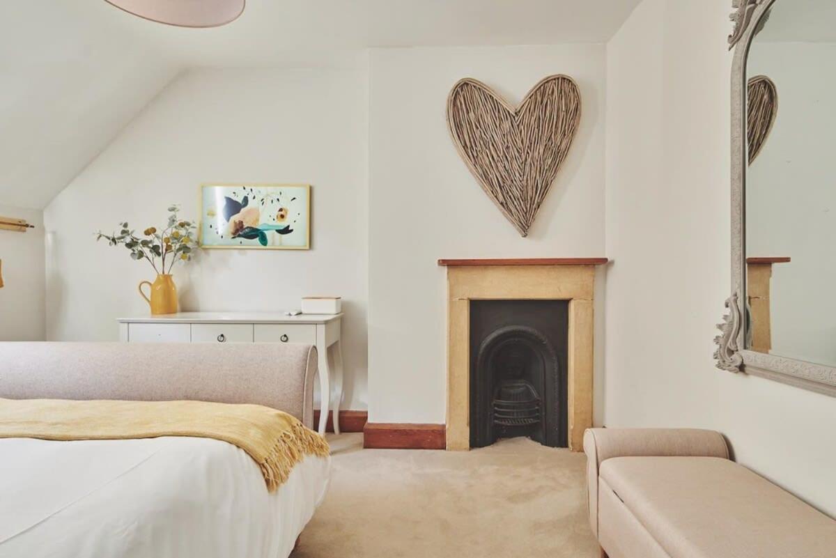 Large Stylish Luxury Cotswold Cottage - Ideal For Families, W/ Ev Charging Andoversford Esterno foto