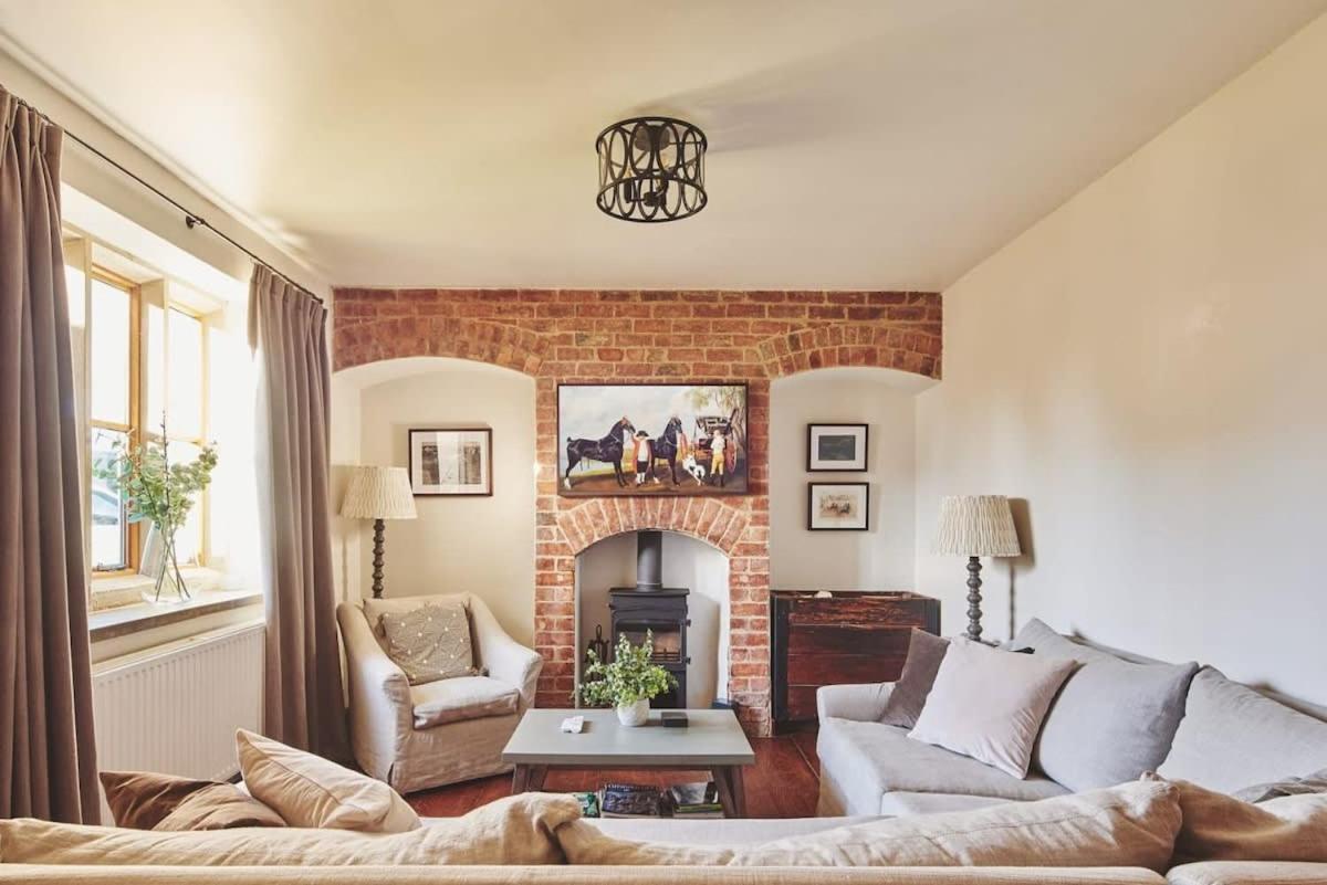 Large Stylish Luxury Cotswold Cottage - Ideal For Families, W/ Ev Charging Andoversford Esterno foto