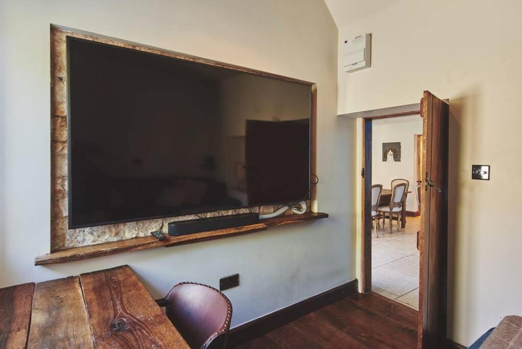 Large Stylish Luxury Cotswold Cottage - Ideal For Families, W/ Ev Charging Andoversford Esterno foto