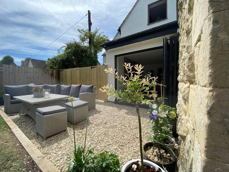 Large Stylish Luxury Cotswold Cottage - Ideal For Families, W/ Ev Charging Andoversford Esterno foto