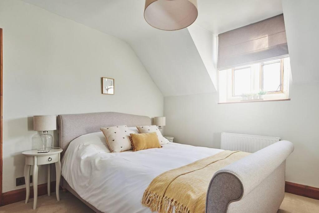 Large Stylish Luxury Cotswold Cottage - Ideal For Families, W/ Ev Charging Andoversford Esterno foto